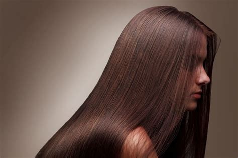 6 astuces pour avoir des cheveux lisses - Pratique.ch