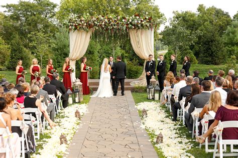 Apr 23, 2020 · the wedding party should enter the ceremony venue in the order listed below, with men on the right and women on the left when walking down the aisle together. Burgundy fall wedding. Full of lush greens, garden roses, dahlias and more. Floral design by KP ...