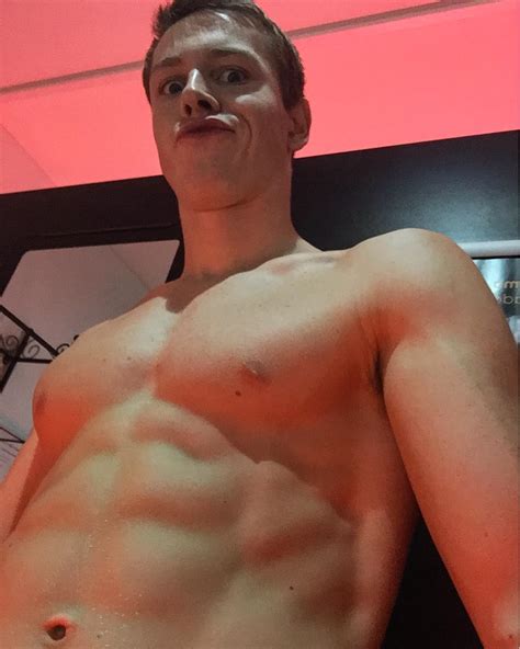 The Stars Come Out To Play Harris Dickinson New Shirtless Twitter Pic