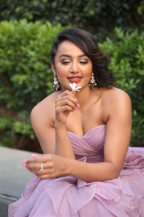 tejaswi madivada hot cleavage stills south indian actress