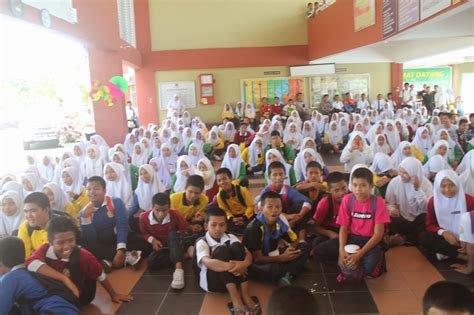 Persembahan alat muzik jika anda mahukan sedikit kelainan semasa sambutan hari guru, anda boleh juga mengadakan persembahan alat muzik. 17.MAJLIS SAMBUTAN HARI GURU 2015 DI SMK DEMAK BARU ...