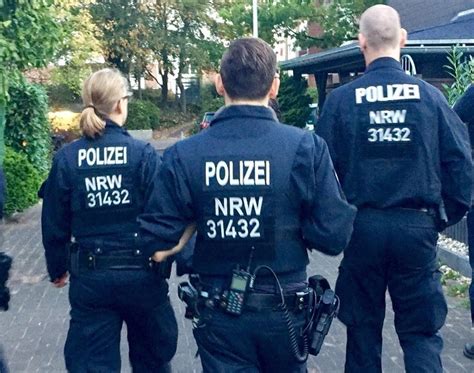 Lka Nrw Großrazzia Mit 850 Polizei Und Vollzugsbeamtinnen Und Beamte