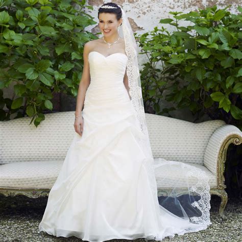 Bienvenue à mavogue.fr, les robes de mariée originales 2020 sont déjà actualisées. Recherche robe de mariage - Photos de robes