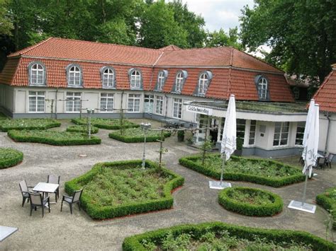 Digitaler nomade, netflixer, youtuber oder kaffee, kneipen und kultur? "Blick auf Innenhof/Eingang/Zimmer" Vienna House Easy ...