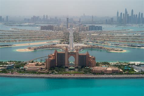 Palm Jumeirah Hotel Atlantis Dubai Taken From Helicopter Flickr