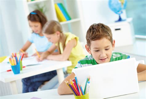 Fomentar la motivación e interés en los estudiantes con el uso de la tecnología, a través de actividades dinámicas. Uso De Aulas Interactivas En Preescolar - Francisco Ortiz ...
