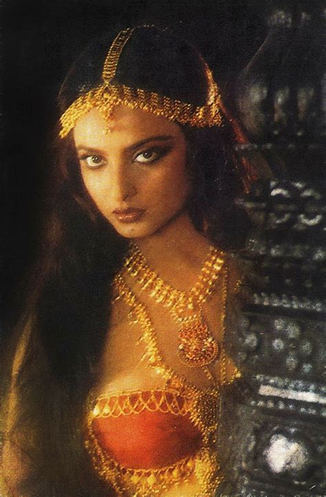 pin by shailendrasingh rathore on bollywood actresses with images vintage bollywood rekha