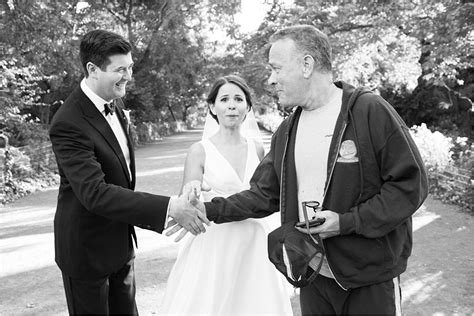 Photos Video Tom Hanks Crashes Couples Wedding Photo Shoot In Central Park Takes Selfie With