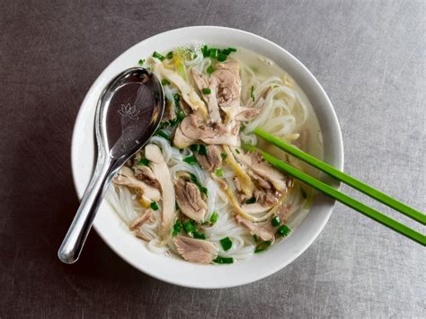 New jersey and connecticut offer in april, bourdain was honored at the james beard media awards , where his hit cnn show. Folge dem „Food-Schritt" von Anthony Bourdain in Vietnam ...