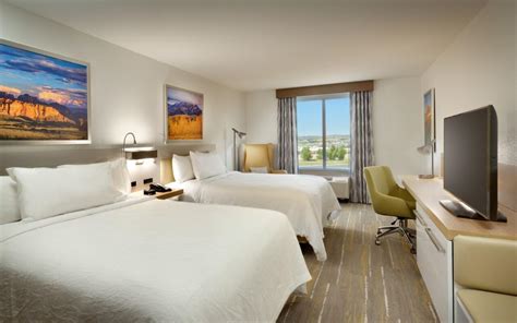 Yes, it conveniently offers a business centre, meeting rooms, and a banquet room. Hilton Garden Inn Lehi