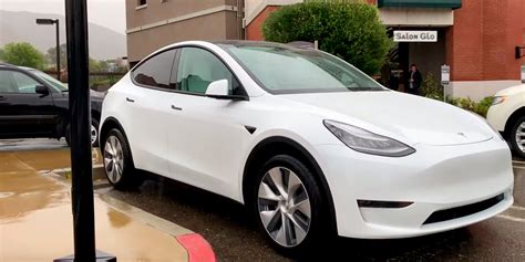 It aims to reduce the entry price for electric vehicles, while not reducing. Tesla Model Y prototype fanget på video