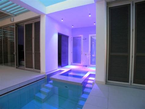 Hgtv presents visually alluring styles of enclosed and protected swimming pools. 18 Gorgeous Small Enclosed Swimming Pool Designs
