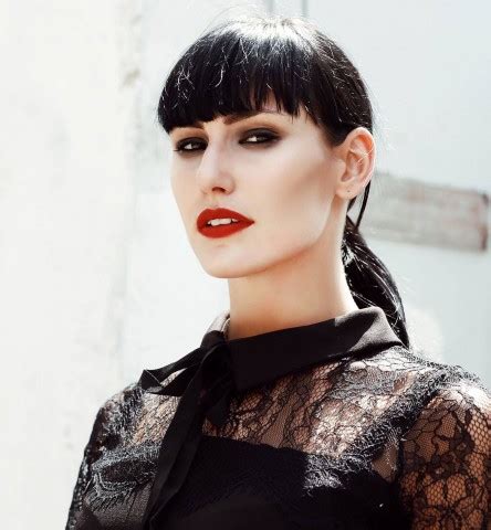 Vi ricordate di giulia pauselli, la ex ballerina di amici diventata molto nota, ai tempi, per avere avuto un firt con stefano de martino, che per lei mollò emma marrone? Dalla Scala al Crazy Horse: intervista a Giulia Pauselli ...