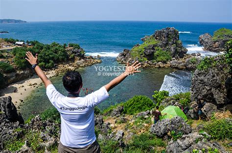 Check spelling or type a new query. Pantai Nglambor: Akuarium Semesta yang Dijaga Sepasang Kura-Kura Raksasa