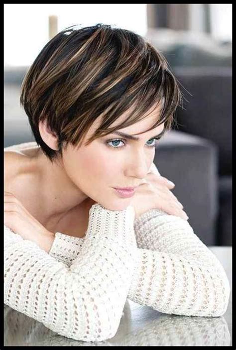 10 Short Layered Hairstyles In Fashion Right Now Everyday Haircut 2020