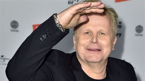 Herbert grönemeyer ist ein deutscher sänger und songwriter, der in deutschland im jahr 1984 bekannt wurde. 62 Jahre Herbert Grönemeyer: Seine fünf größten Erfolge ...