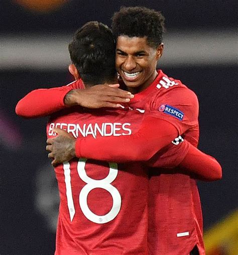 We're going to have a couple of minutes of injury time. Man Utd team news: Expected 4-2-3-1 vs Aston Villa ...