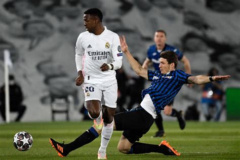 Today's football scores, football fixtures, goal scorers, halftime football results, sound goal alerts and other latest football scores information live. Uefa Champions League results LIVE! Real Madrid 3-1 ...