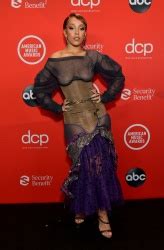 Doja Cat See Through And Cleavage At The Amas The Nip Slip