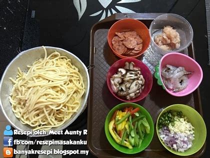 Fresh garlic, extra virgin olive oil and great parmesan are the key ingredients for this boil the spaghetti in a pot full of boiling salted water. Resepi Aglio Olio Versi Melayu (SbS) | Resepi Tutorial Terbaek