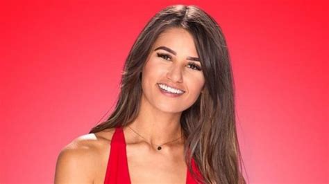 Okay, not to get bleak right out of the gate, but ever since week one of love island • very bold of caesar's palace to assume that this usher residency will be happening in 2021. Carlyn Huiskes in Love Island NL 2021 de extra bombshell ...