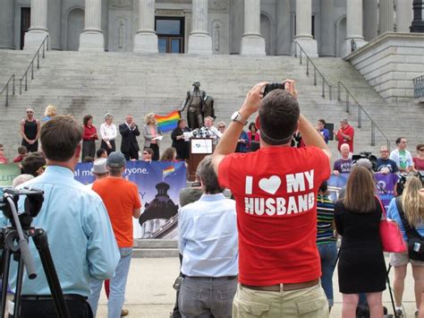 Kansas Can Issue Gay Marriage Licenses South Carolina S Ban Struck Down Los Angeles Times