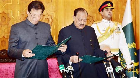 pakistani prime minister imran khan s cabinet sworn in
