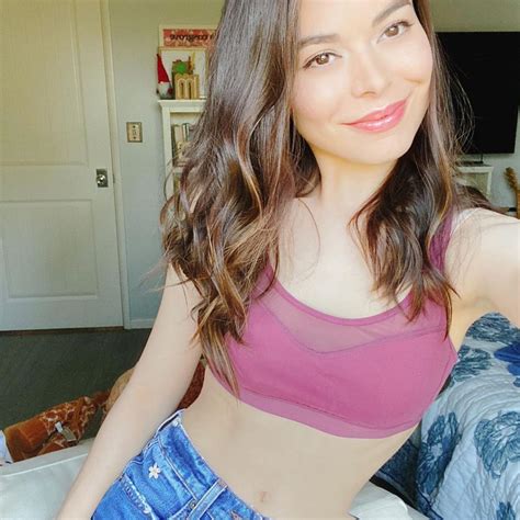 Miranda Cosgrove Height Weight Age Affairs Wiki And Facts Stars Fact