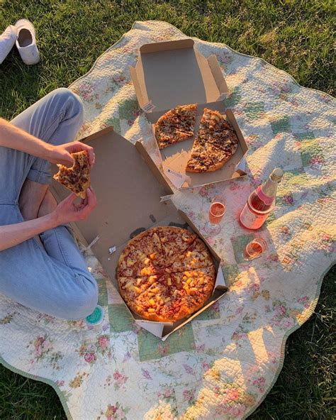 Allison Marie 🧚🏼‍♀️🍯🌸 On Instagram We Had A Sunset Pizza Picnic 🥰🍕🥂💘