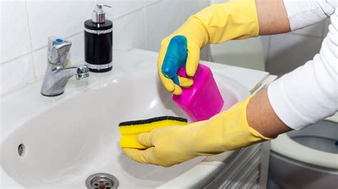 5 Ways To Fake A Clean Bathroom Oversixty