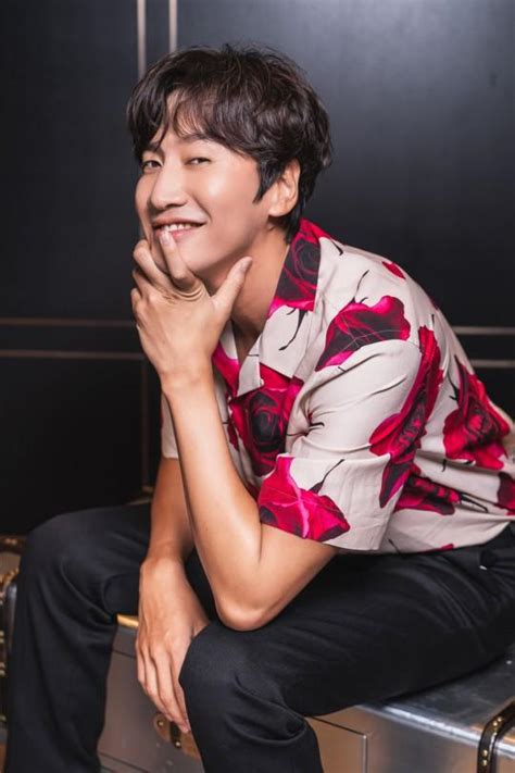 Lee Kwang Soo To Undergo Surgery And Rehabilitation For Ankle Injury