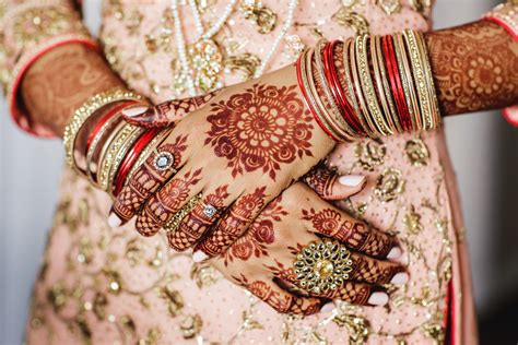 Captivating Mehndi Beautiful Henna Art On This Indian Bride Look At