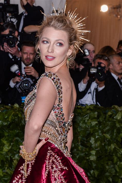 Met Gala Outfits See What The Celebrities Wore Ee