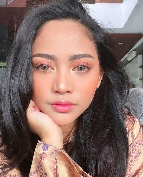 Setelah empat tahun menikah, rachel menggugat cerai sang suami. 8 Fakta Rachel Vennya, Selebgram yang Jadi Atensi Unggah ...