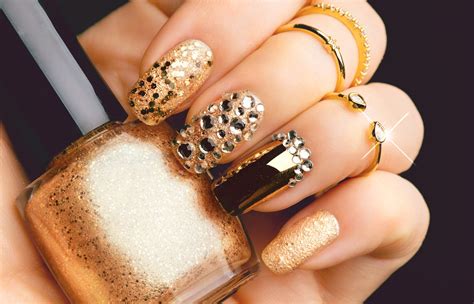 Top 7 Winter Nail Art Ideas For The Winter Holidays (2020)