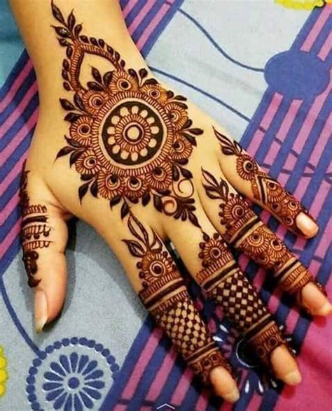 Traditional And Simple Round Mehndi Designs You Should Definitely Try