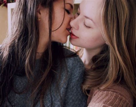 Girls Kissing Is A Beautiful Sight To See 22 Pics