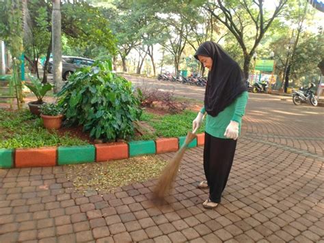 Pembangunan jalan untuk perdesaan 3.2.3 cara kerja 1. Cara Menjadi Sapu Jalanan - Tukang Sapu Menangis Haru Saat ...