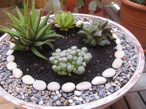 Jardines decorados con piedra del rio. decorar jardin pequeño piedras - Buscar con Google ...