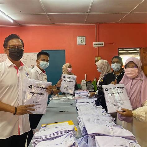 Semakan menurun keluaran dalam negara kasar (kdnk) malaysia oleh bank dunia kepada 4.5 peratus bagi 2021 telah dijangkakan, kata menteri kanan merangkap menteri perdagangan antarabangsa dan industri datuk seri mohamed azmin ali. Program Menjahit Prihatin Shah Alam - Yayasan Setia Negara ...