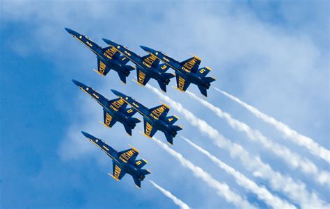 The top speed is about mach 1.8 1382.4 mph. the distance from new york to l.a. The Blue Angels-US Navy - San Diego Travel Blog