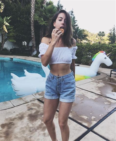 actor chloe bennett eating the hammed burger chloe bennett chloe bennet chloe benett