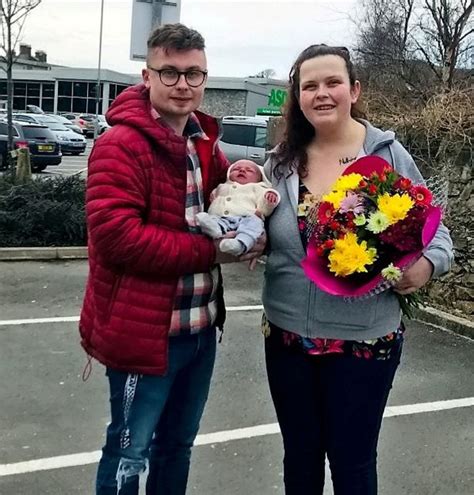 Woman Who Didnt Know She Was Pregnant Gives Birth In A Car Park Just