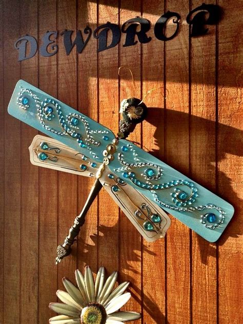 Upcycle Ceiling Fan Blades Into Giant Dragonflies Spindle Crafts