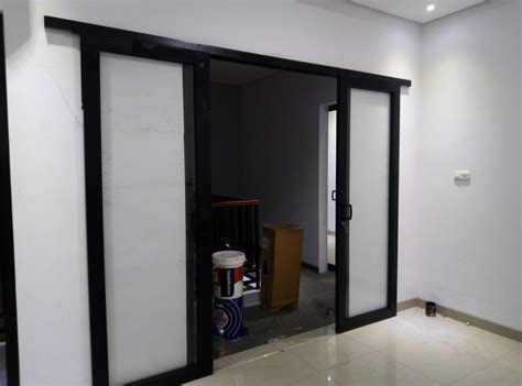 Sesuai dengan namanya, penginapan yang terletak di jalan demang lebar daun di dekat simpang polda ini merupakan akomodasi bertarif murah dengan fasilitas dan. pintu sliding 2 daun upvc hitam - Kreasi Megah Konstruksi - Kreasi Megah Konstruksi