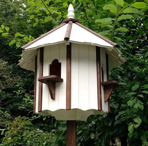 So hat es sich bewährt, folienstreifen, kleine spiegel oder cds als vogelschreck aufzuhängen. Pin on Formen im Garten