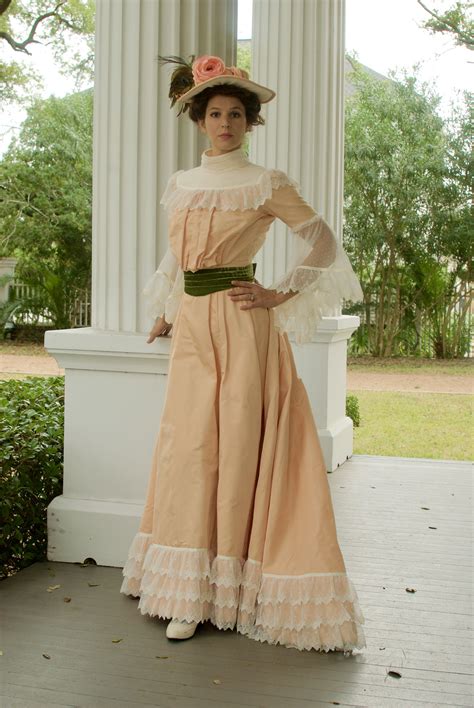 A Late Victorian Silk Taffeta Confection Victorian Fashion Dresses Old Fashion Dresses