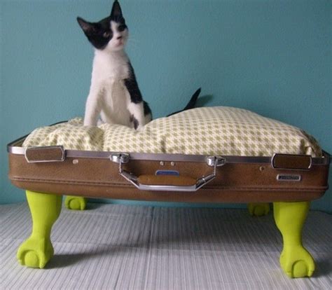 Vintage Suitcase Cat Bed Make