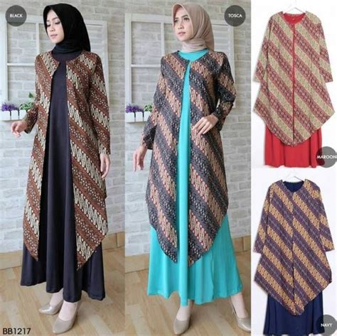 Untuk menghadiri pesta, tentu kamu butuh penampilan yang berbeda. Gamis batik kombinasi brokat outer sangat cocok untuk acara hangout atau pergi hajatan | Model ...