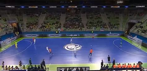 Gambar diatas adalah gambaran lengkap dari ukuran lapangan futsal mulai dari ukuran tepi sampai garis tengahnya. Ukuran Lapangan Futsal yang Sesuai Standar Internasional ...